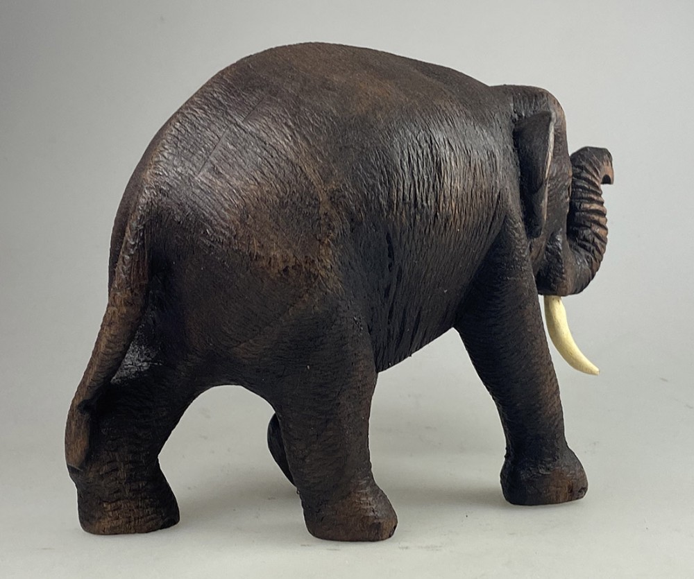 Elefant, schwarz, Rüssel nach oben (ca. 12 cm)
